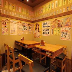 【テーブルをつなげて中人数も◎】２名用テーブルをつなげて、４名様～６名様でも入れるお席をご用意させていただきます！