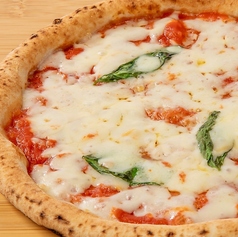 トマトとモッツァレラのピザ