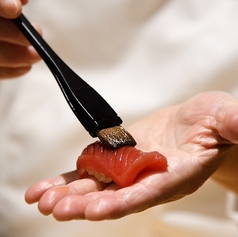 一品一品丁寧な料理を 職人が握る逸品寿司