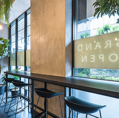 電源タップ付のハイチェアでお仕事利用にも。