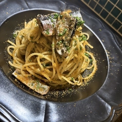 秋刀魚とボッタルガ(からすみ)のペペロンチーノ
