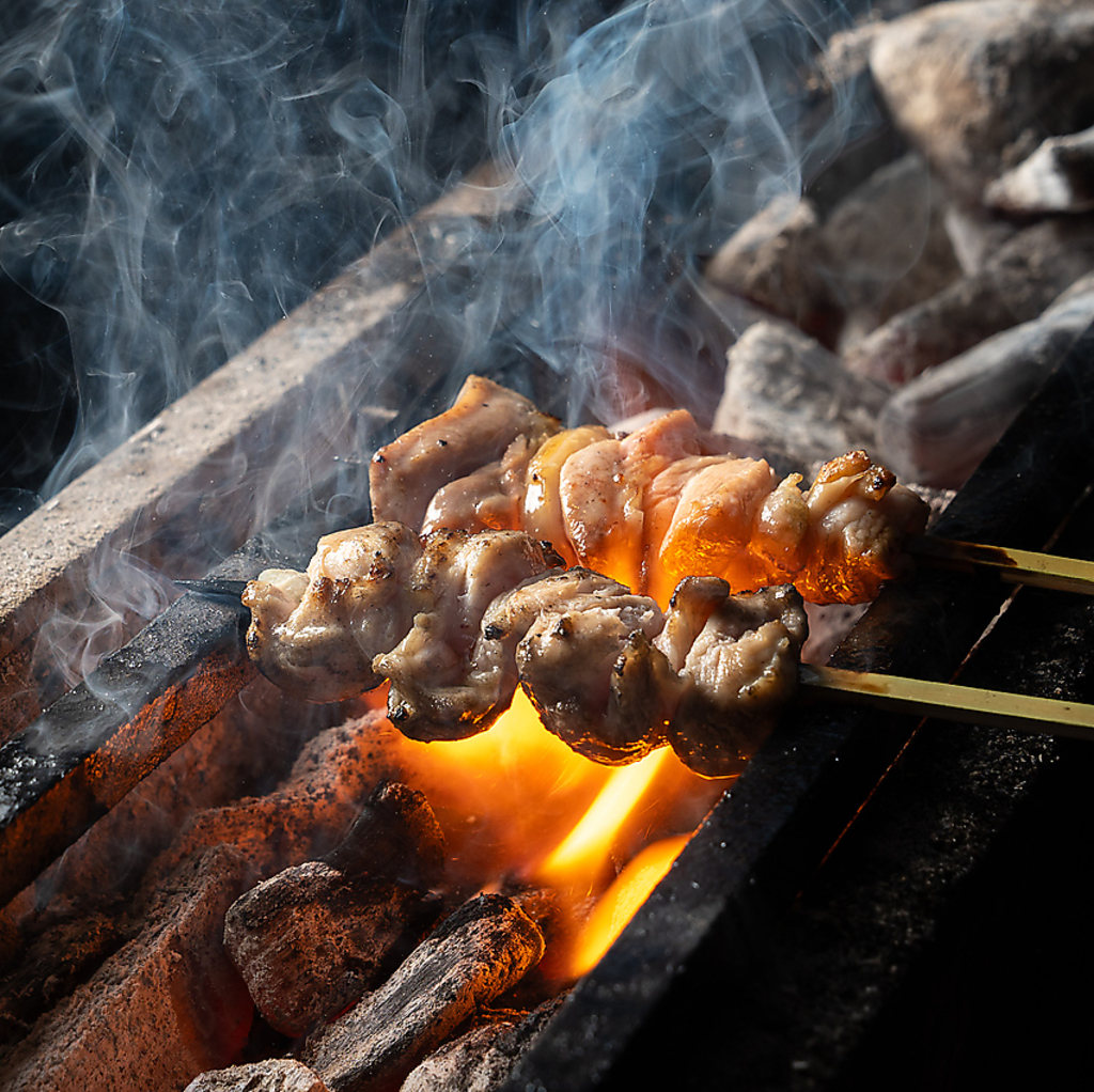 備長炭で焼き上げる本格焼鳥