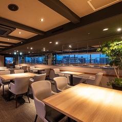 雨の日でも安心して楽しめる屋内のビアラウンジで、友達や気の知れた仲間との楽しいひと時を♪