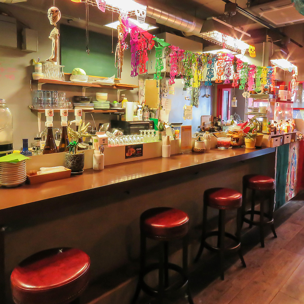 お一人様でもカウンターでごゆっくりしていただけます。