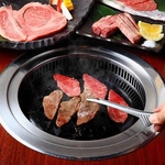 バラエティ豊かな炭火焼席コースが魅力です。こだわりの焼肉店で至福のひとときを体験してください。