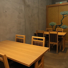 プライベートな空間が確保された人気の半個室は、接待やデート、記念日のお祝いなど、特別なシーンに最適です◎周囲を気にせず、静かに料理と会話を楽しみたいお客様にぴったりです！早めのご予約がおすすめです♪