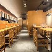 【豊富なお席の種類】お一人の時はカウンター、ご友人とテーブル席、お仕事のご接待は完全個室と、シチュエーションごとにお席を使い分けできます。お席から見える風景も異なって新鮮！