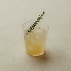 レモングラスとローズマリーのソルティドッグ