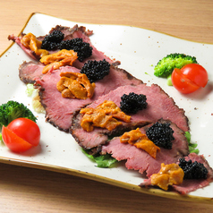 ローストビーフの雲丹キャビア添え