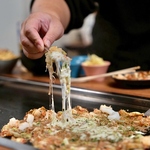 10種類のもんじゃ焼き！季節によって新作続々登場！一緒にもんじゃ作ります