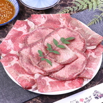 素材にこだわりのある質の高いお肉の数々は大分県産や鹿児島産の黒毛和牛や地鶏を仕入れております。