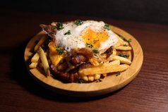 背徳ポテト　チーズ生ハム目玉焼き