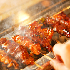 炭火で焼きあげる「やきとり・やきとん」