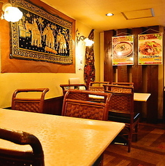 使い勝手のいいシンプルなスタンダードテーブルは普段使いから、女子会などのお集まりにも利用しやすいです！