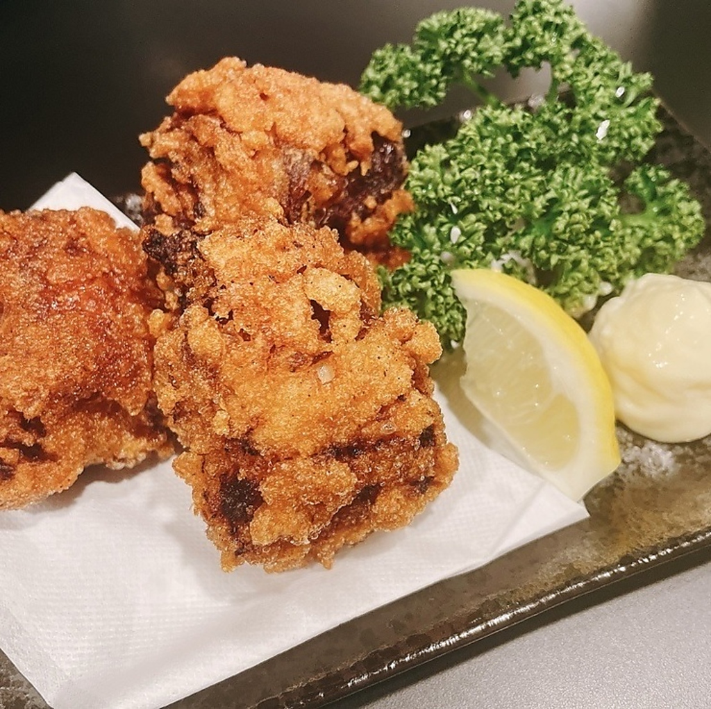 あふれる肉汁！手間ひまかけた若鶏のから揚げ♪なんと2日かけて仕込んでいます！衣はカリカリです☆