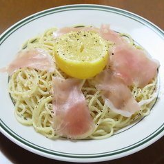 生ハムとレモンのクリームパスタ