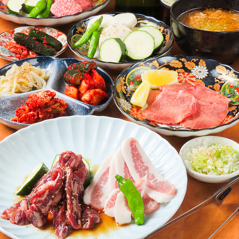 味彩牛と鹿児島黒毛和牛の赤身肉×豊富なお酒で贅沢なひととき