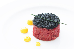 黒毛和牛のタルタルステーキとキャビア
