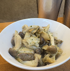 エビときのこのガーリックバター炒め