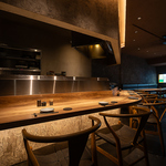 こだわりのカウンター席！広々とした空間デートでの一番人気のお席