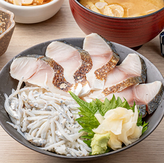 炙り〆鯖しらす丼