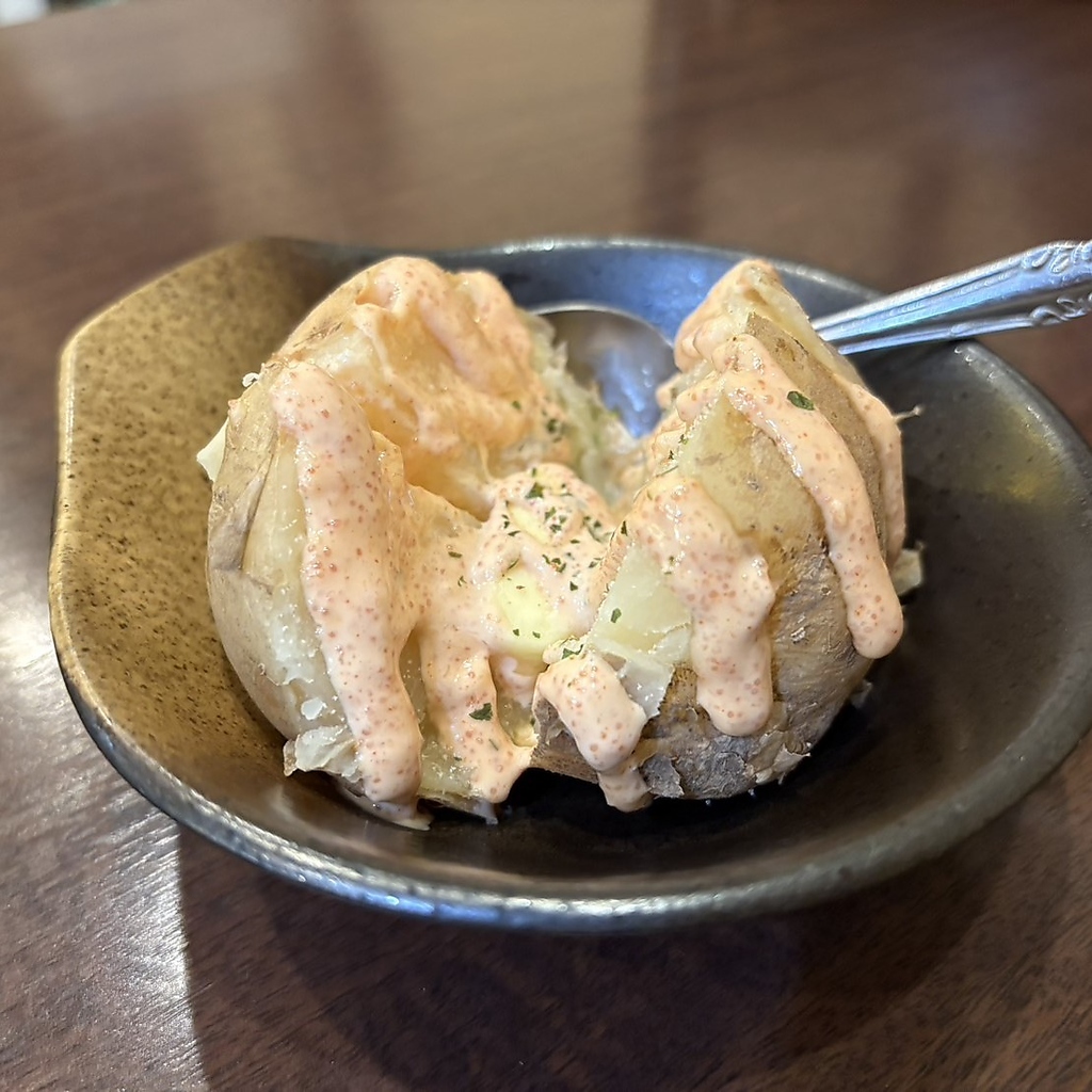 アツアツじゃがいもに明太マヨをとろーり！たっぷり！シンプルだけどクセになるお店の定番おつまみ◎