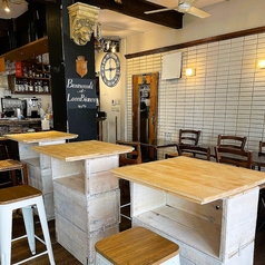 ハイテーブル2名様用♪連結すると6名様までお座りいただけます。