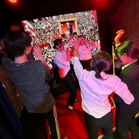 プロ仕様の音響と照明が織りなす圧巻のステージ演出！