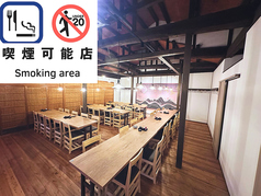 【新館、最大50名様で貸切受付中】当店では、お客様の人数やご利用シーンに合わせて最適なお席をご用意いたします。突然の飲み会や少人数での集まり、大人数でのご宴会まで、フレキシブルに対応可能なテーブル席とお座敷席を完備◎ご予約の際にぜひお気軽にお申し付けください。多様なシーンに対応します。