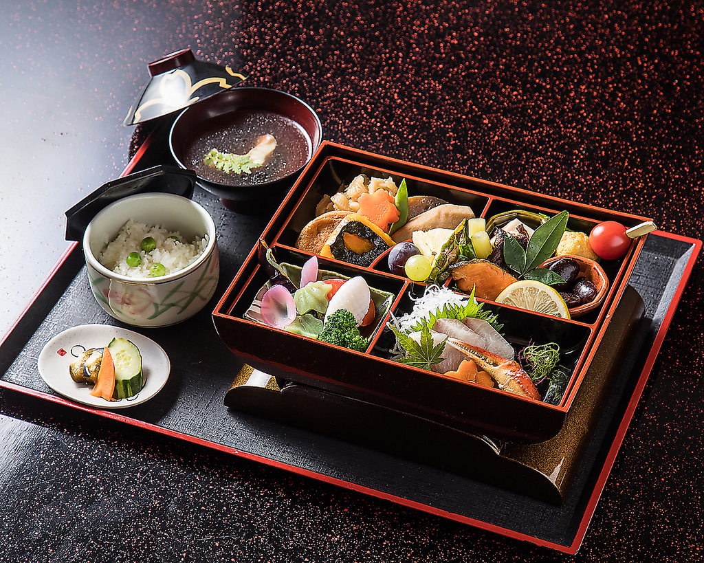 楽しい会話と贅沢なランチを♪会席ランチ税込み2750円（平日喫茶ランチ限定２日前までのご予約）