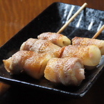 あっさりとしたササミ串(ゆず胡椒)やとろ～りチーズのチーズつくね串など、種類豊富な串焼きをご用意