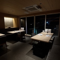 夜景楽しむテーブル