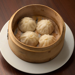 アツアツ＆ジューシーな小籠包やぷりぷりの自家製海老水餃子など人気の点心各種取り揃えております！