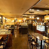 バリアフリー設計です。車椅子やベビーカーのまま安心して入店いただけます。駐車場もありますのでご家族でご来店ください。