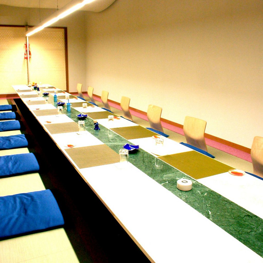 掘り炬燵式の個室はバリエーション豊富にございます。会社宴会・各種お集まり・打ち上げ等でぜひ…