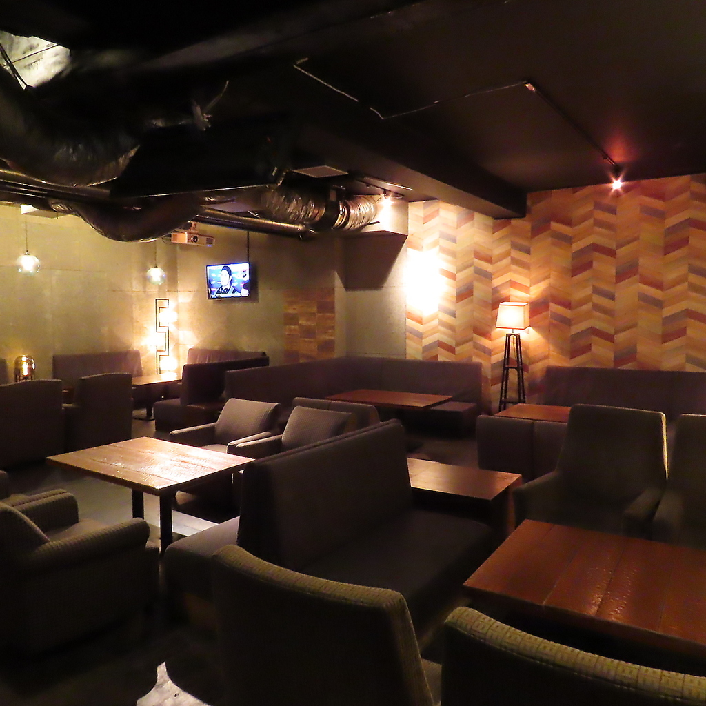 忘年会の幹事さん必見です！貸切に人気マイク・モニター完備　20名から70名まで