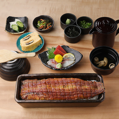 【限定30食◆名物一本うなぎと共にお造りなども楽しめる、贅沢なのにお得な御膳】贅沢一本ひつまぶしセットの写真