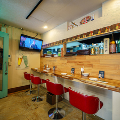 入店しやすいキレイな店内!宴会や女子会、サクッと飲みたい時はもちろん、お一人様も大歓迎です◎セルフオーダーで気軽に簡単に注文することができ、美味しいお料理に舌鼓♪新鮮な食材を仕入れ調理したお料理はこだわり満載です!一口頬張ればやみつきになるお料理ばかりでお酒もすすむ◎是非、この機会にお越しください!