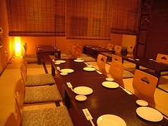 30名ほど入れる広いお座敷でゆったりと。少人数でのご宴会にも。