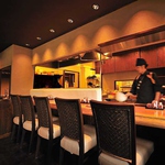 カウンター席で寛ぎのひとときを…