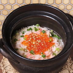 紅ズワイガニといくらの金箔土鍋ご飯