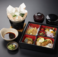 『錦鶴特製 グルテンフリー弁当』 グルテンフリーながら京都を存分に感じて頂けるお弁当に仕上げました