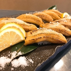 【煮穴子のにぎり】"塩"でいただく当店人気の逸品