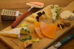 【チーズソムリエ厳選】チーズの盛り合わせ３種