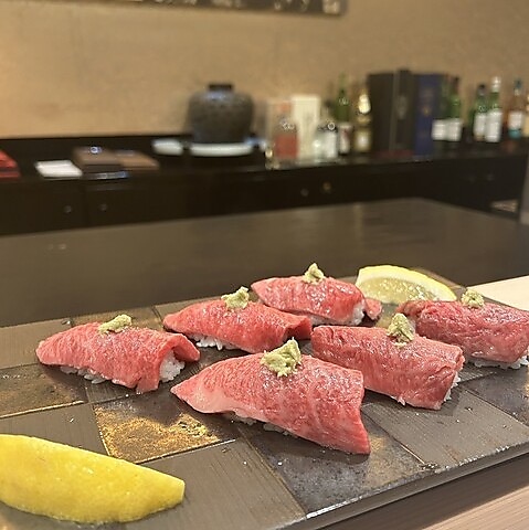 おしゃれな店内で厳選された高級和牛と創作料理をお楽しみください