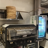 お酒を最高の状態で楽しんでいただくため、サーバー設備にもこだわっております。キンキンに冷えたビールや、爽快な味わいのハイボールをいつでも安定した品質でご提供可能です。多彩なドリンクメニューを支えるこの設備が、お客様の宴会や晩酌の時間をより一層豊かなものにいたします！