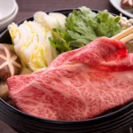 松阪牛と黒毛和牛をすき焼き&しゃぶしゃぶで贅沢にご堪能いただけます。大満足間違いなしです!!