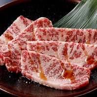 厳選されたお肉を肉職人が毎日手切りで提供