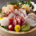 料理メニュー写真 【当店名物】豪華！鮮魚の桶盛り