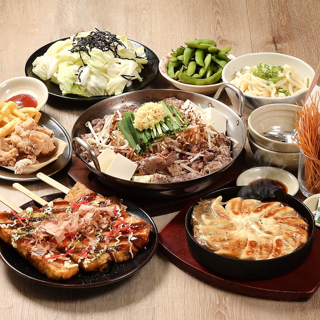 2時間飲み放題付☆名物鉄鍋餃子等≪全8品≫「牛すじ辛旨鍋コース」2,990円(税込)がオススメ☆